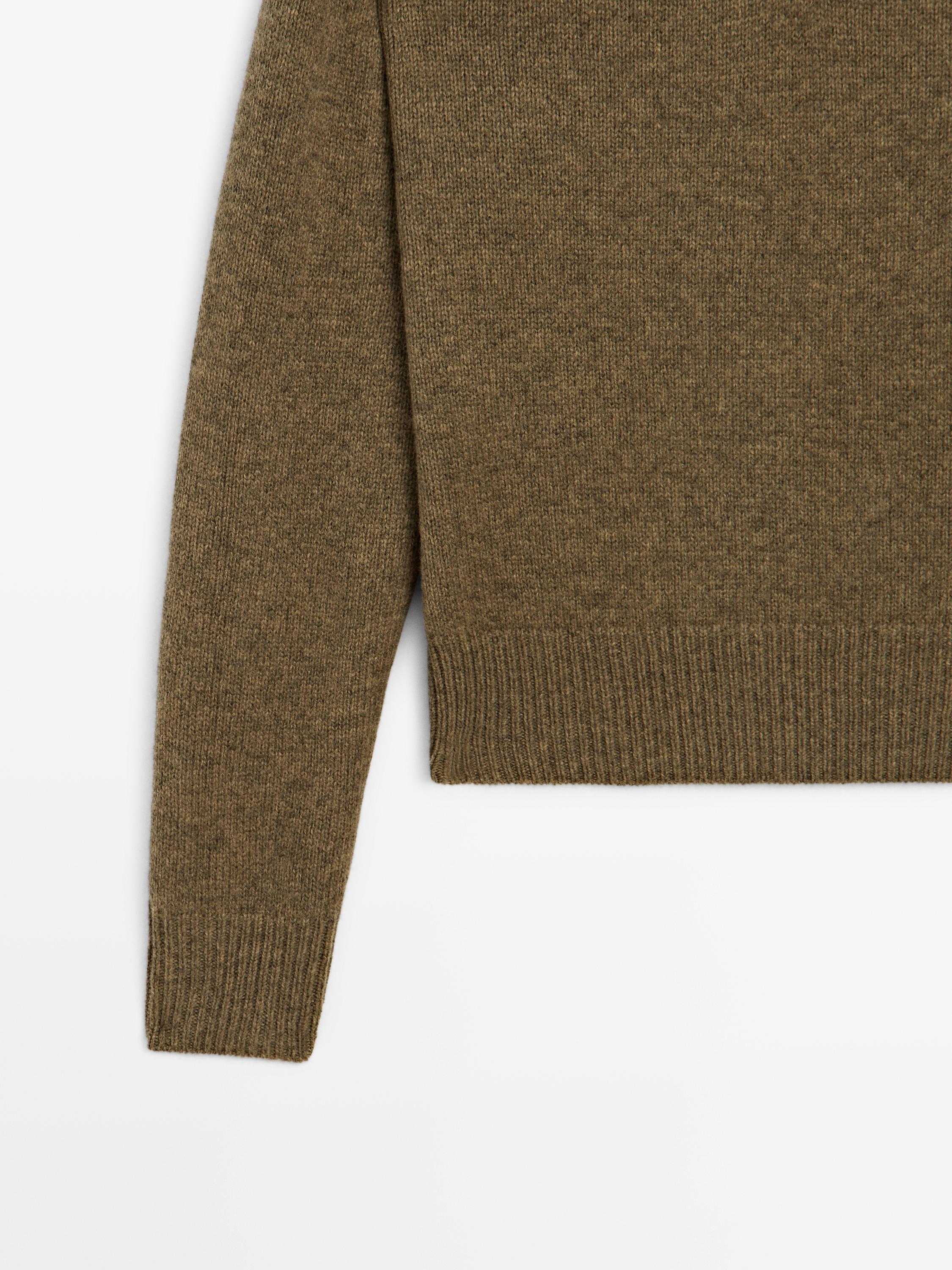 Wool V-neck knit sweater